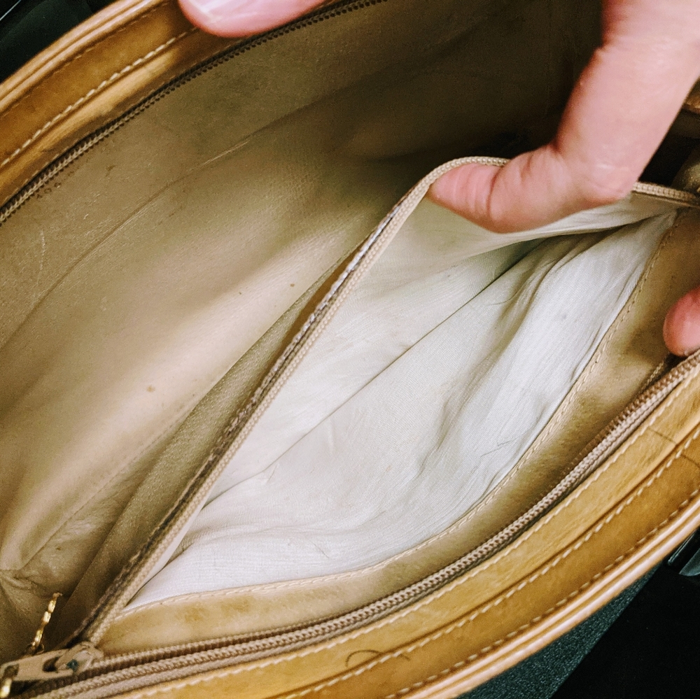 SALE! Gucci Handbag 👜 - Picture 9 of 12